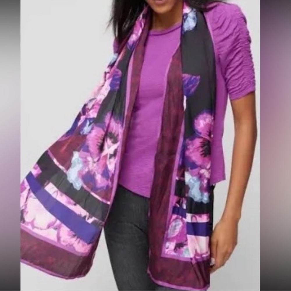 NWT White House Black Market Viola
Oblong Scarf Purple
Style: 570354688